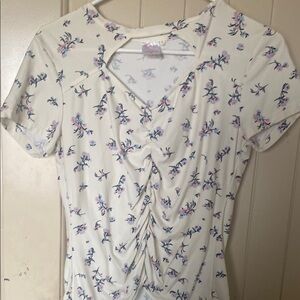 No Boundaries White V-Neck Short Sleeve Ruched Blouse